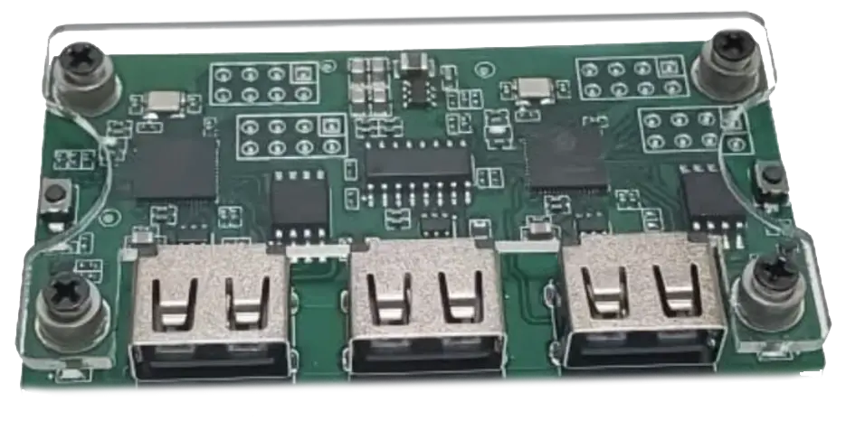 Реальная Makcu плата: три USB-порта спереди и две Boot-кнопки по краям